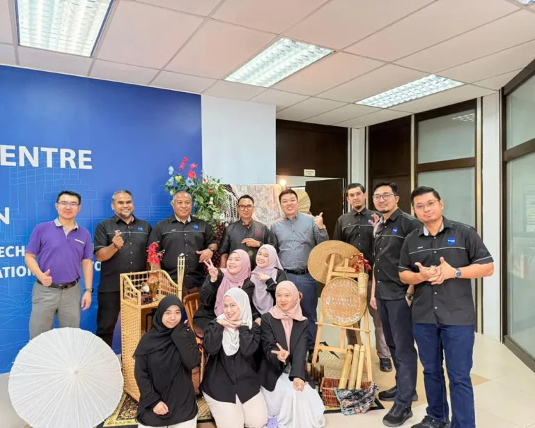 Meriah Lain Macam with Biomics!